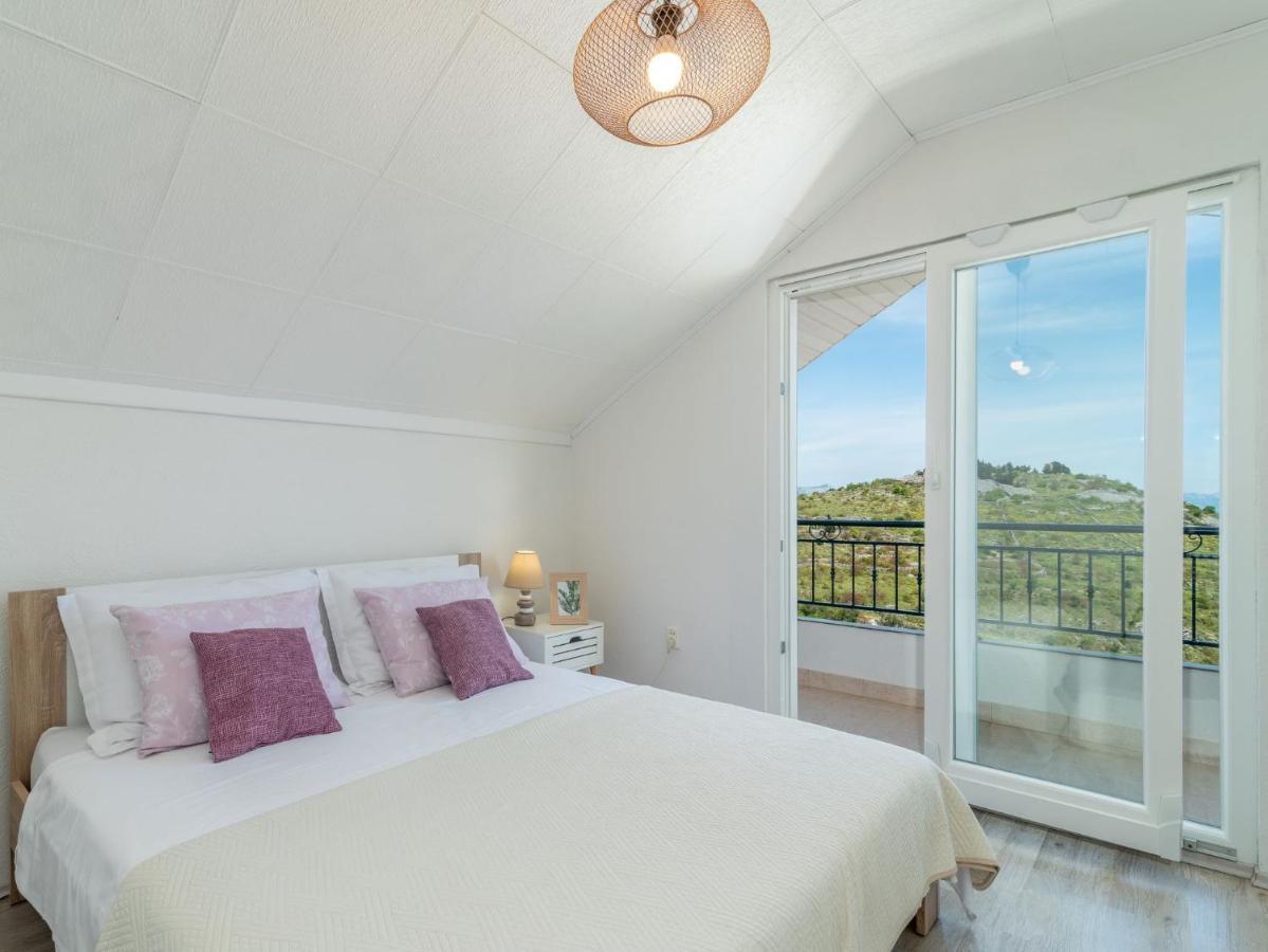 Scenic Sea View,Three Bedroom Villa With Pool Trogir Buitenkant foto