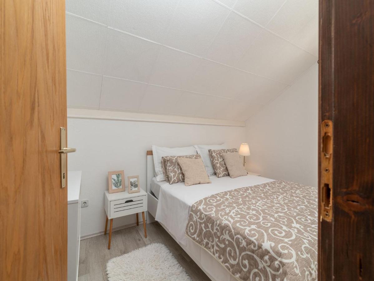 Scenic Sea View,Three Bedroom Villa With Pool Trogir Buitenkant foto