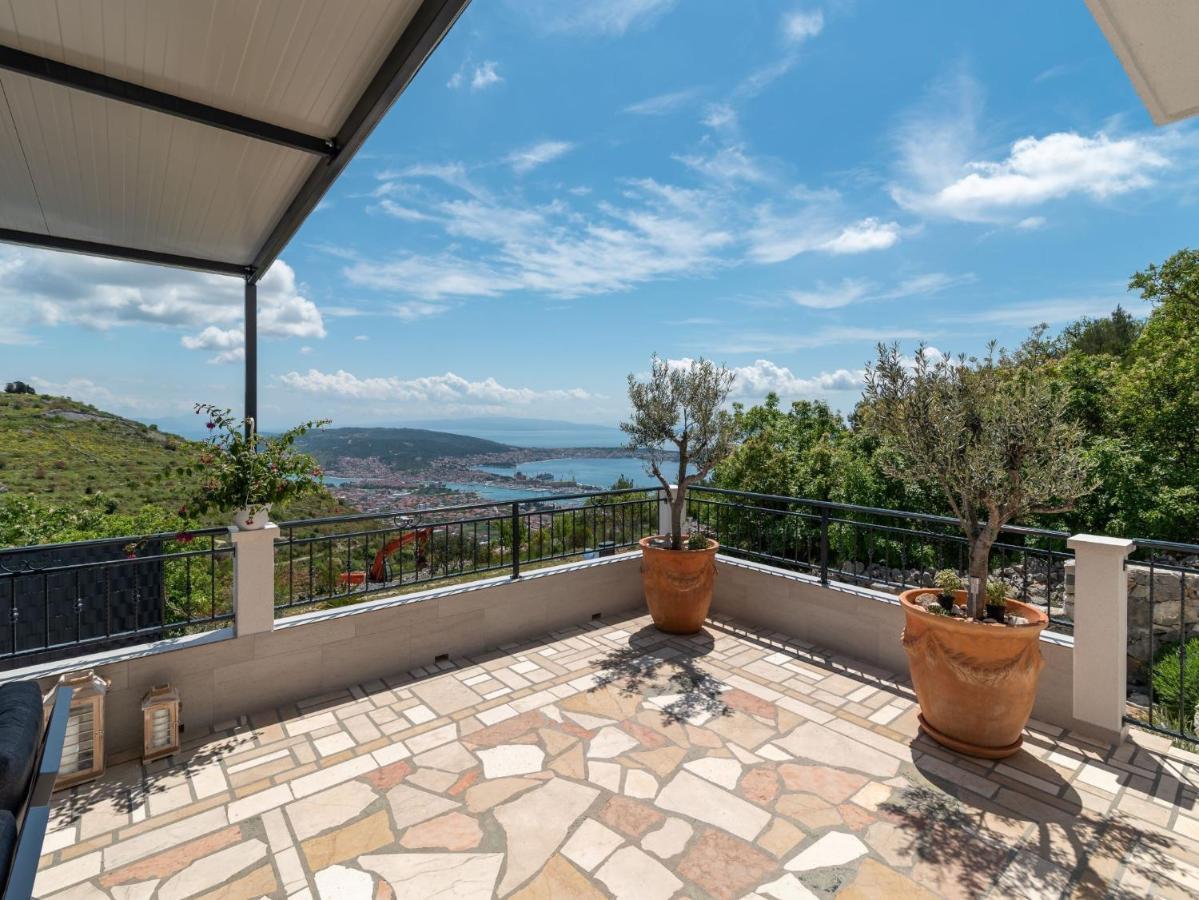 Scenic Sea View,Three Bedroom Villa With Pool Trogir Buitenkant foto
